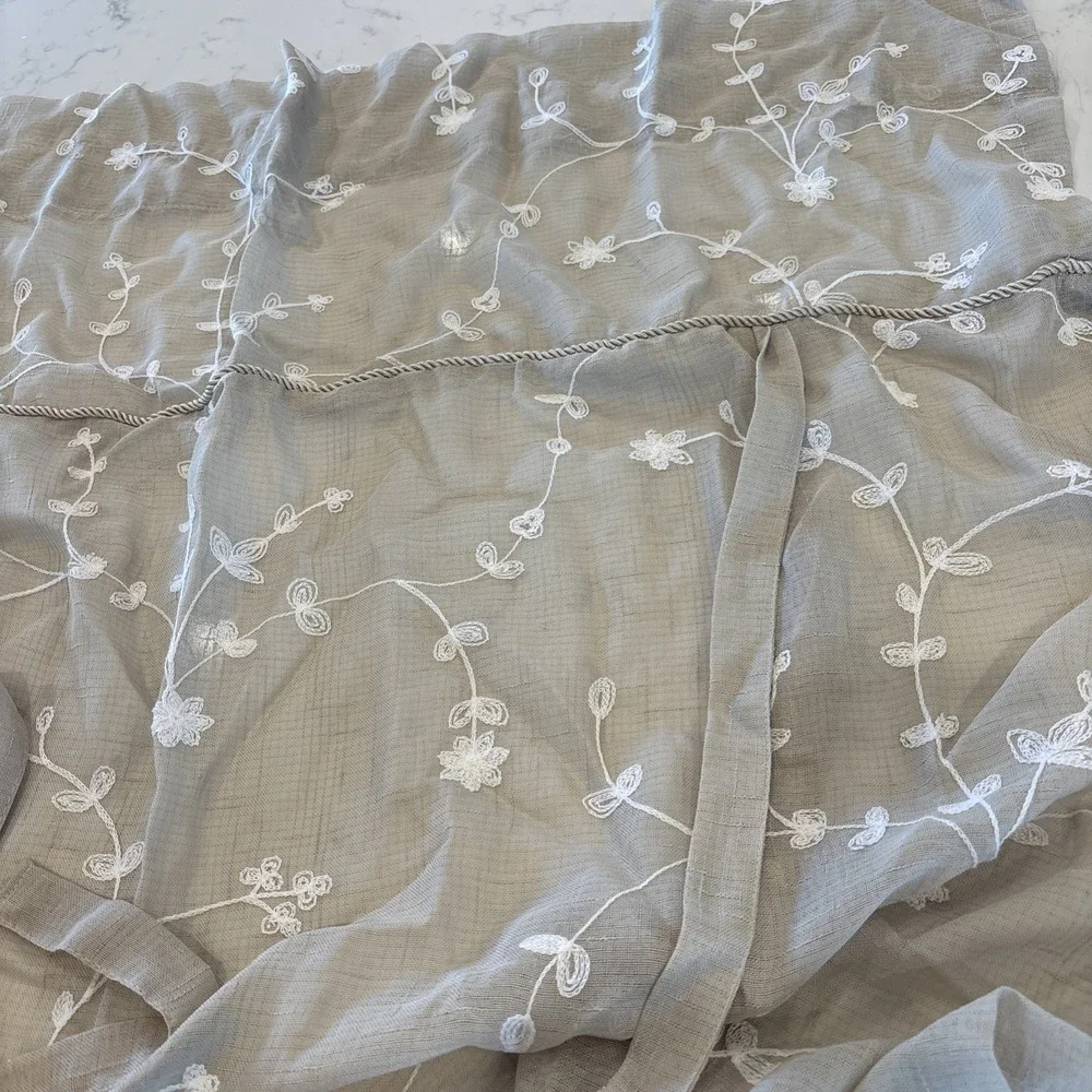 Curtain‎ Panels (2) Sheer Beige White Embroidered Balloon Style 39x63 Boho Girly